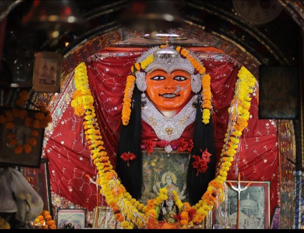 धर्म संस्कृति : आगर-मालवा की आस्था का केंद्र है, माँ तुलजा भवानी मंदिर 'गुफा बर्डा', दिन में तीन रूप बदलने वाली माँ तुलजा भवानी