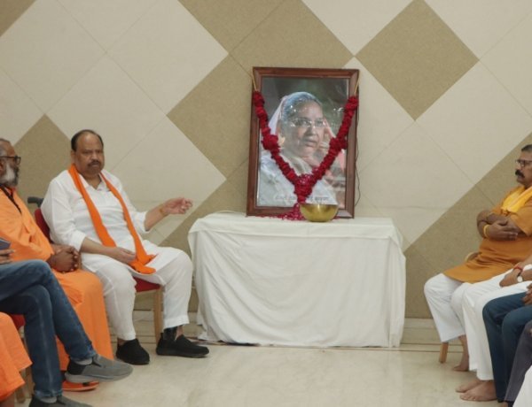 श्रद्धांजलि : महामंडलेश्वर स्वामी देवस्वरुपानंद जी, सांसद अनिता चौहान ने दी कैबिनेट मंत्री चेतन्य काश्यप की मातुश्री को श्रद्धांजलि