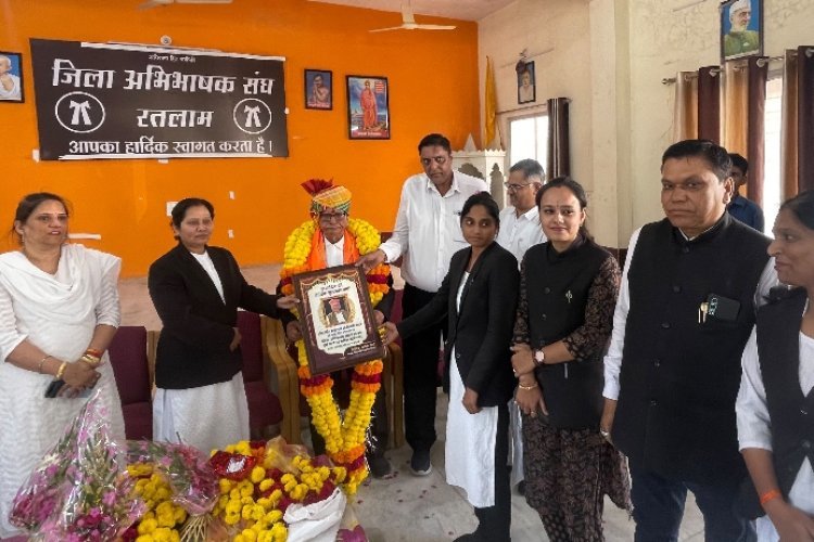 70 वर्षों की अविचल तपस्या: उम्र के 90वें पड़ाव पर भी कोर्ट में डटे एडवोकेट त्रिपाठी बने समाज और युवा पीढ़ी के लिए नजीर