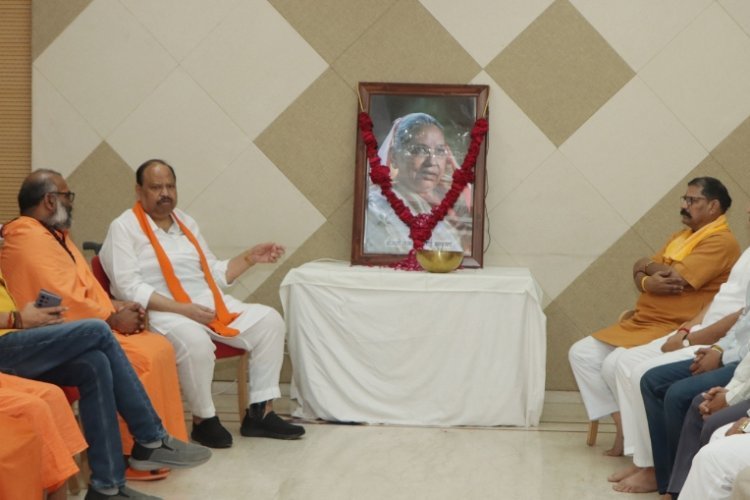 श्रद्धांजलि : महामंडलेश्वर स्वामी देवस्वरुपानंद जी, सांसद अनिता चौहान ने दी कैबिनेट मंत्री चेतन्य काश्यप की मातुश्री को श्रद्धांजलि
