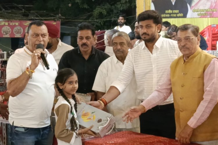 धर्म और संस्कृति का अनूठा संगम : टीवी, फ्रिज, कूलर के मिले पुरस्कार, बालिकाओं के खिले चेहरे