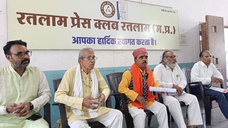 रतलाम में शासकीय मंदिरों की जमीनों पर दबंगों के कब्जे से पुजारियों में आक्रोश, खोला मोर्चा