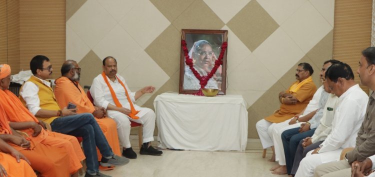 श्रद्धांजलि : महामंडलेश्वर स्वामी देवस्वरुपानंद जी, सांसद अनिता चौहान ने दी कैबिनेट मंत्री चेतन्य काश्यप की मातुश्री को श्रद्धांजलि